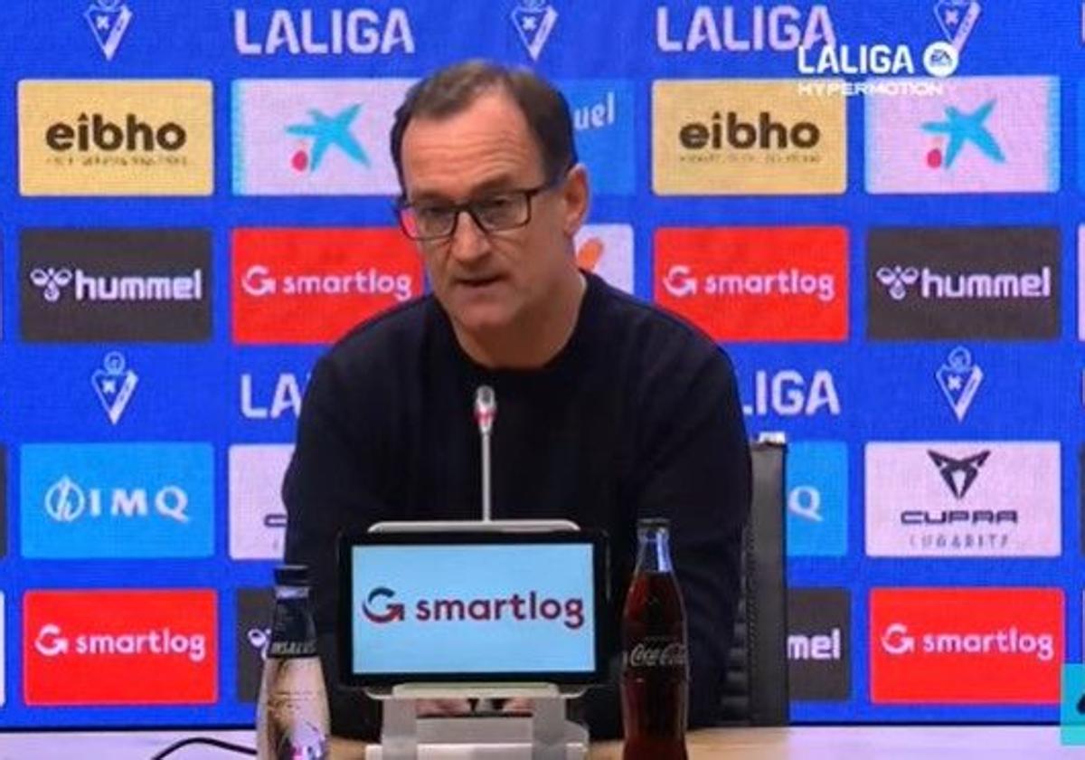 El entrenador del Eibar, Joseba Etxeberria, durante su comparecencia.