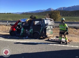 Un padre y sus dos hijos heridos tras dar varias vueltas de campana en la A-44 en Iznalloz