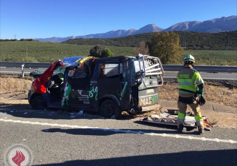 Un padre y sus dos hijos heridos tras dar varias vueltas de campana en la A-44 en Iznalloz