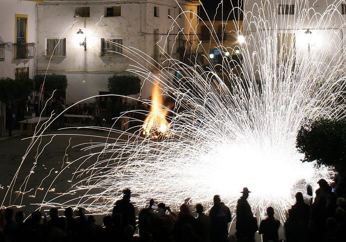 Tradición y seguridad: así hay que usar los petardos