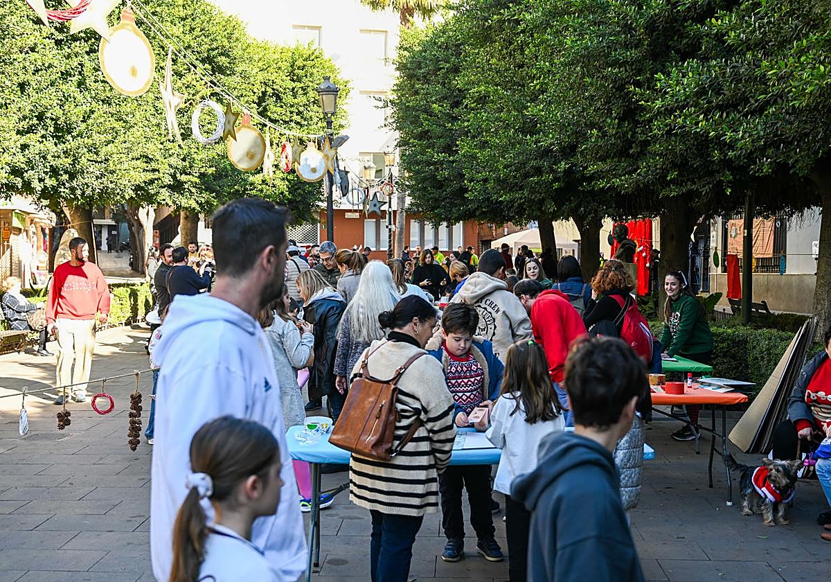 La Plaza de la Virgen del Mar acoge hasta el 30 de diciembre talleres para vivir Una Navidad Sostenible