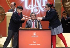 Los niños del colegio de San Ildefonso durante el Sorteo de Navidad.