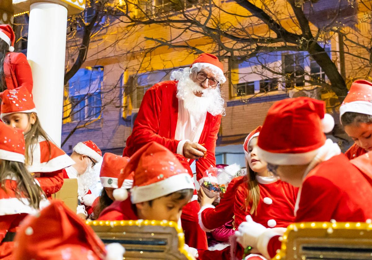 Las imágenes de la cabalgata de Papá Noel en Granada