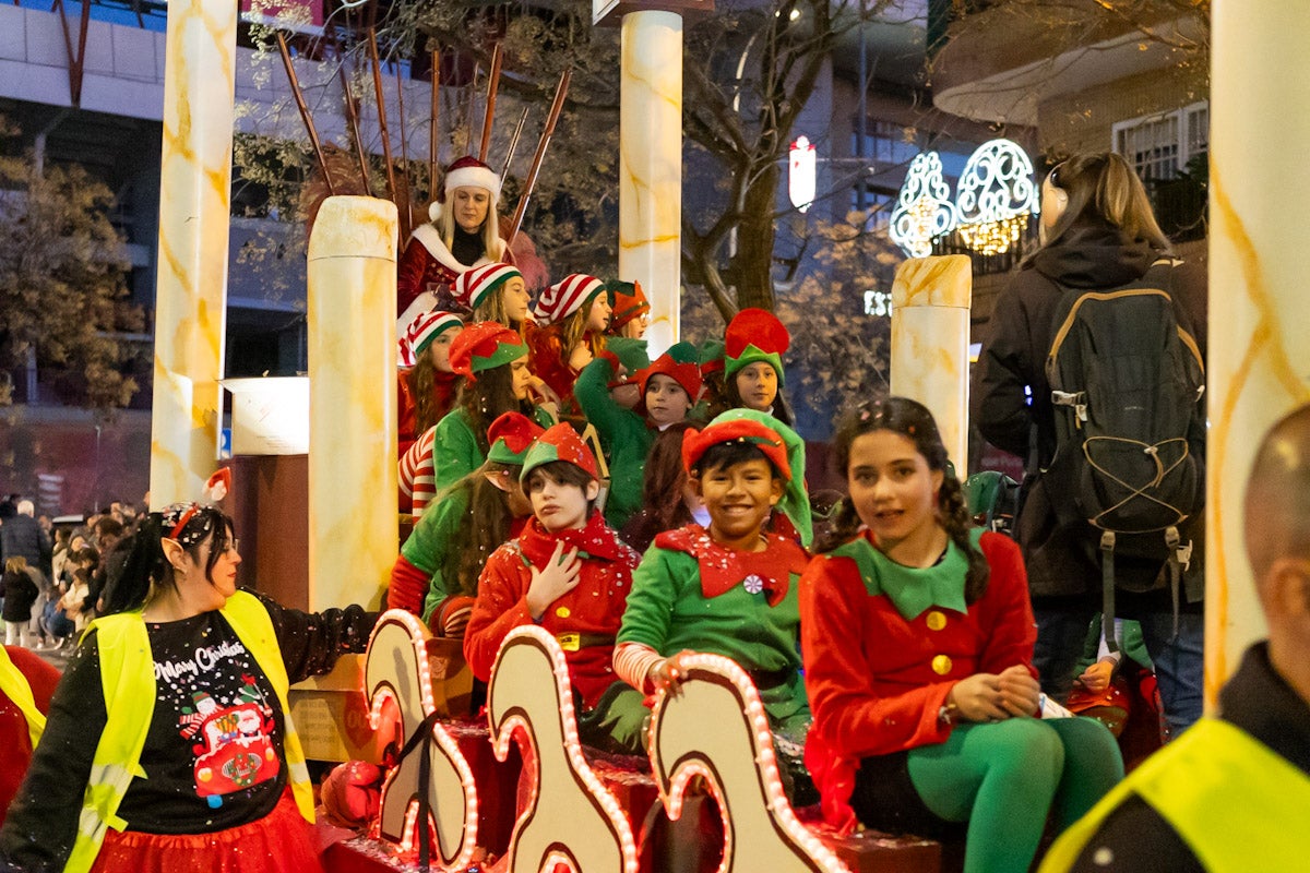 Las imágenes de la cabalgata de Papá Noel en Granada