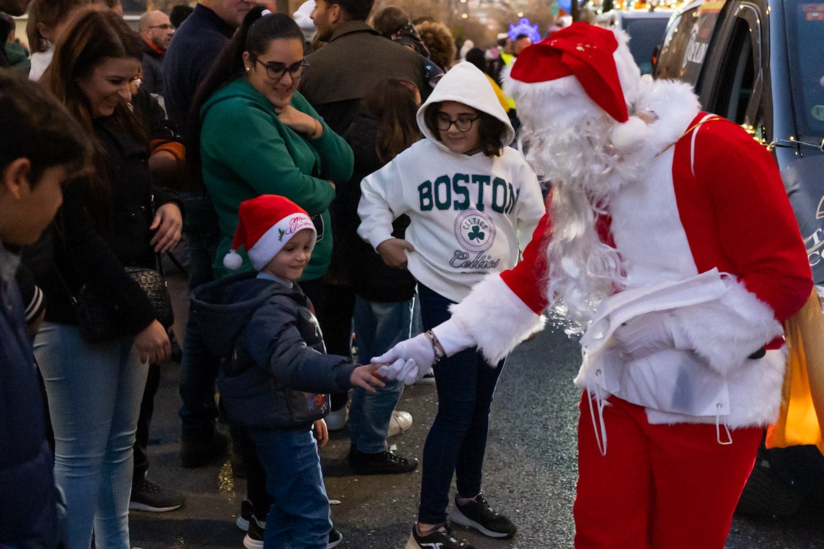 Las imágenes de la cabalgata de Papá Noel en Granada