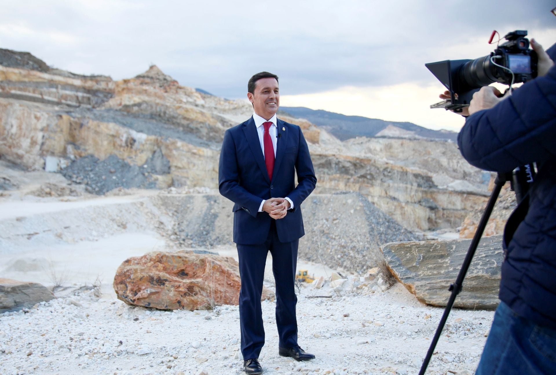 Javier Aureliano García, durante la grabación de la felicitación navideña.