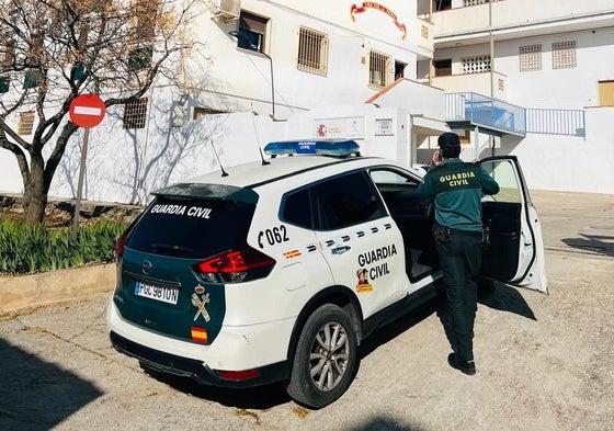 Agente de la Guardia Civil en Siles.