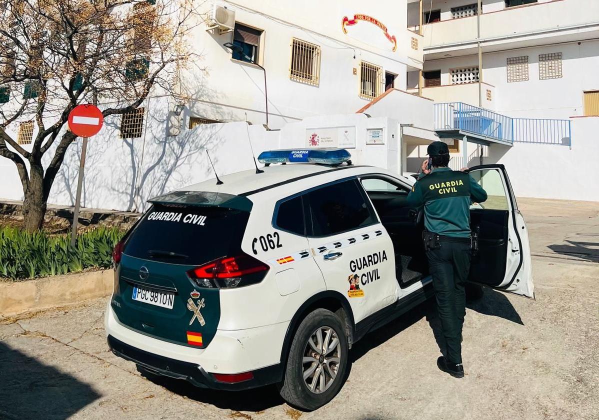 Agente de la Guardia Civil en Siles.