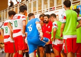 Jugadores y entrenador del Sima Granada.