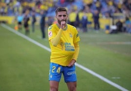 Pejiño celebra un gol con la UD Las Palmas.