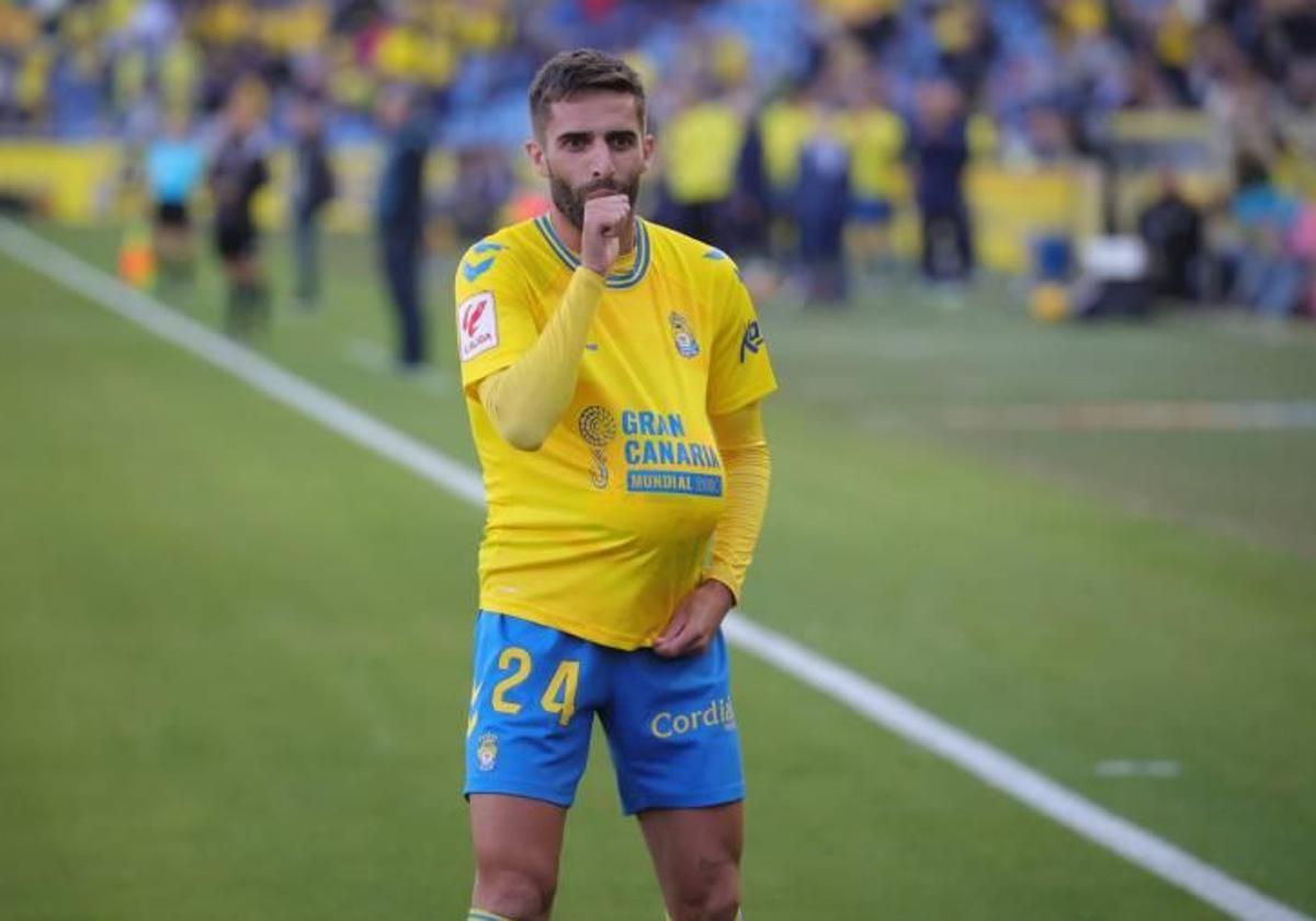 Pejiño celebra un gol con la UD Las Palmas.