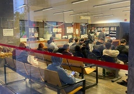 Pacientes en la sala de espera del Hospital Provincial.