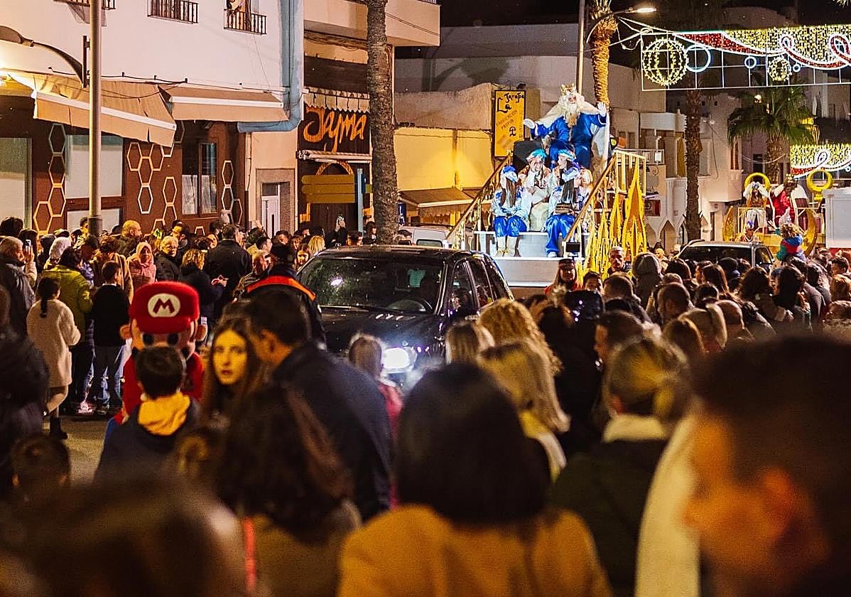 Níjar: 18 cabalgatas y más de 1.500 kilos de caramelos para que los Reyes lleguen a todos los barrios