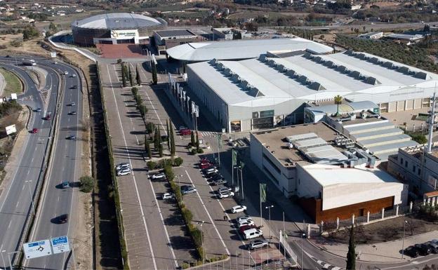 La Institución Ferial (Ifeja), con el palacio de deportes Olivo Arena al fondo.