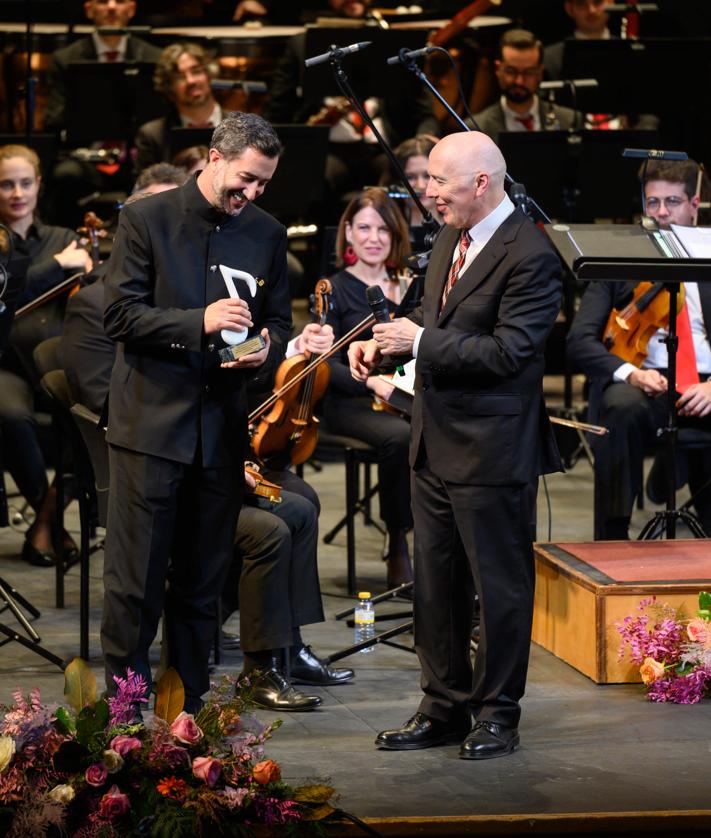 Imagen secundaria 2 - El concierto de valses y polkas de la OCAL recarga de energía a los almerienses y da inicio al año cultural