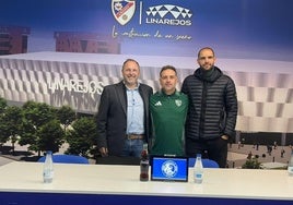 Luis Vera, Pedro Díaz y Cristian Sanz en la presentación del nuevo técnico minero.