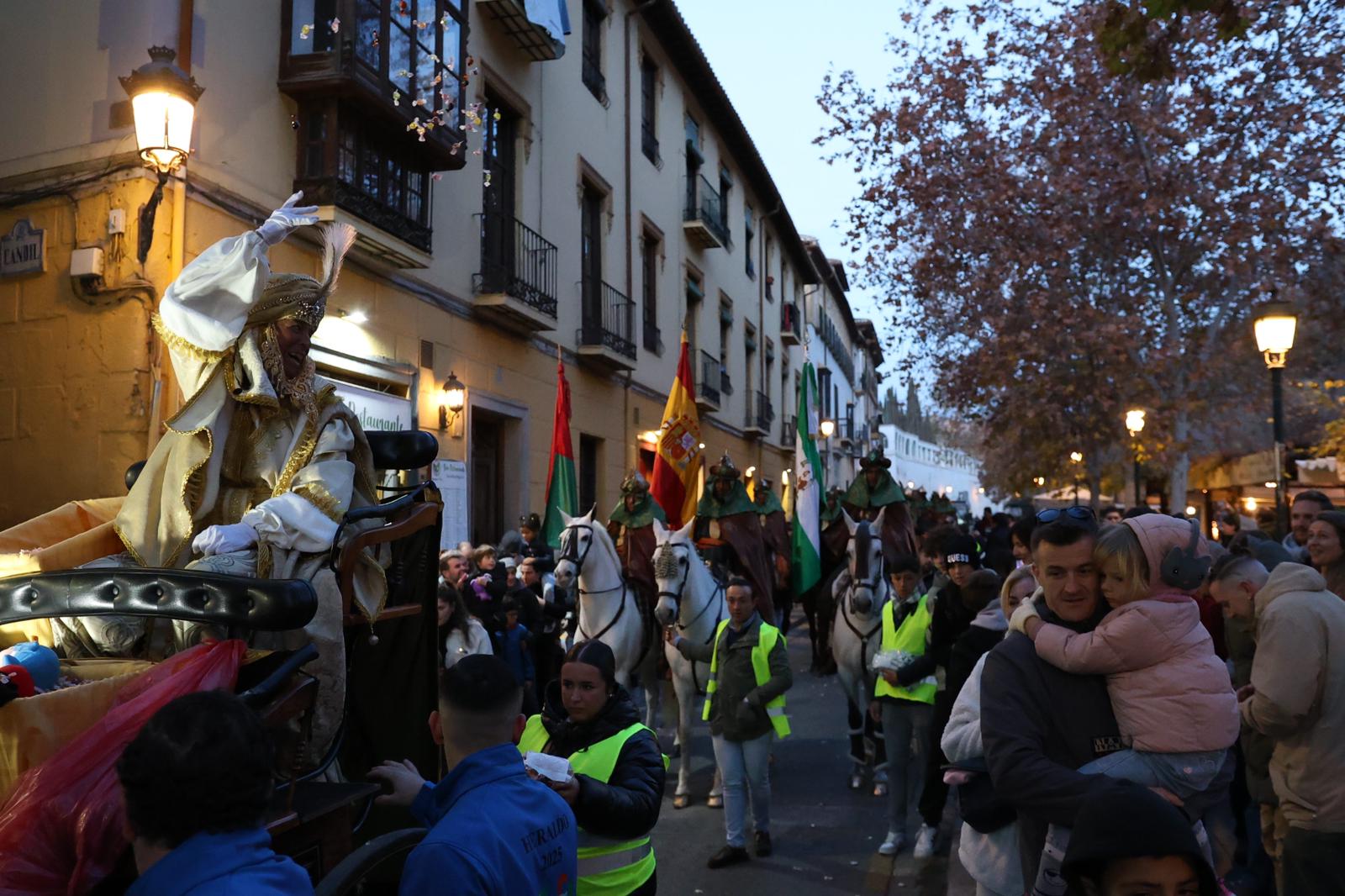 Las imágenes que no has visto de la cabalgata del Heraldo en Granada