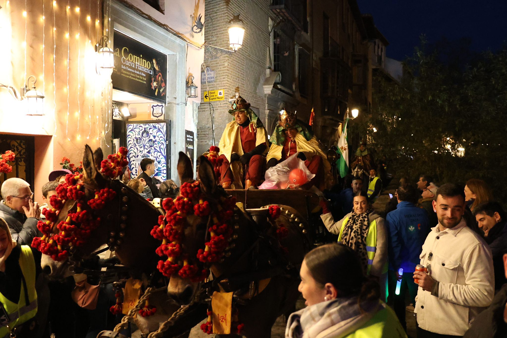 Las imágenes que no has visto de la cabalgata del Heraldo en Granada