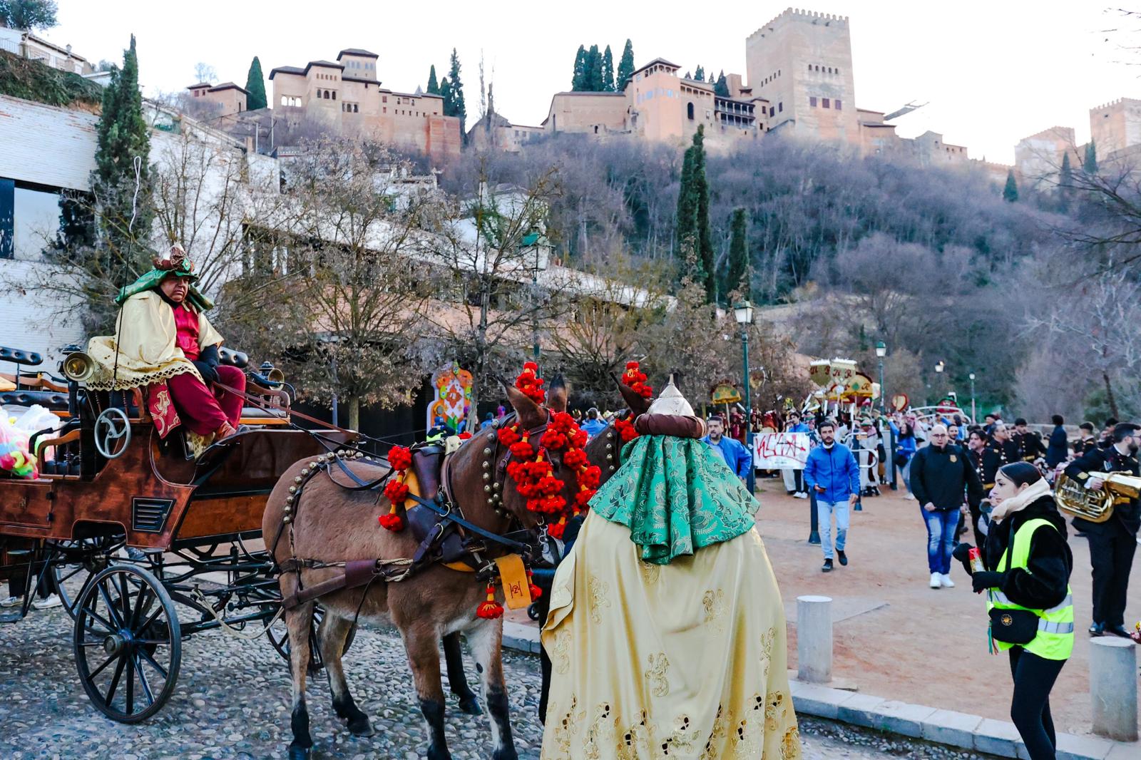 Las imágenes que no has visto de la cabalgata del Heraldo en Granada