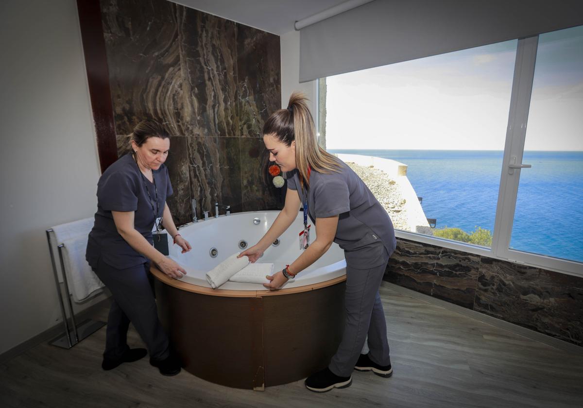 Trabajadoras de un hotel de la Costa de Granada.