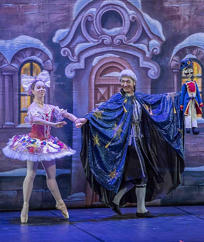 Imagen secundaria 2 - El clásico &#039;Cascanueces&#039; deslumbra con su técnica y expresividad en Almería