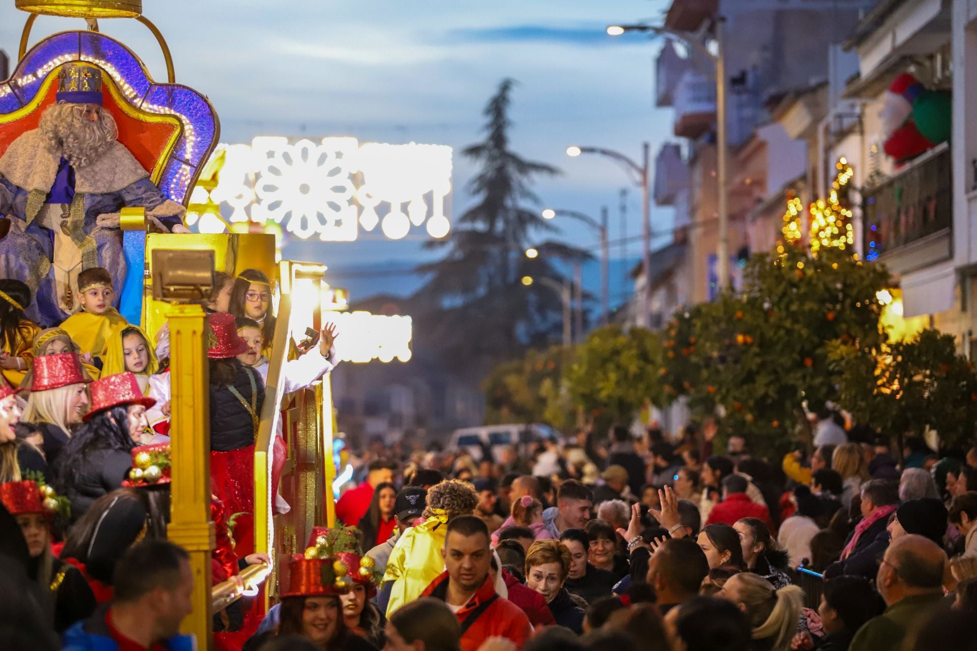 Las mejores imágenes de la cabalgata de los Reyes Magos en Pinos Puente