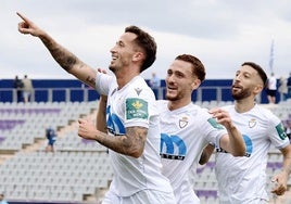 Los jugadores del Real Jaén celebran un tanto en el Nuevo La Victoria.