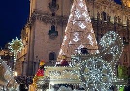 Cabalgata de los Reyes Magos a su paso por la Catedral de Jaén.