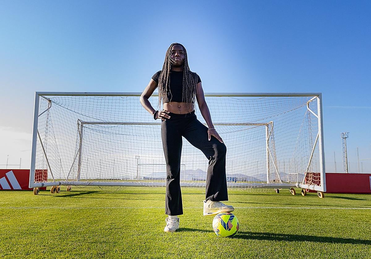 La jugadora Edna Imade, en las instalaciones de la Ciudad Deportiva del Granada.