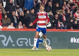 El rojiblanco Manu Lama da indicaciones ante el Getafe.