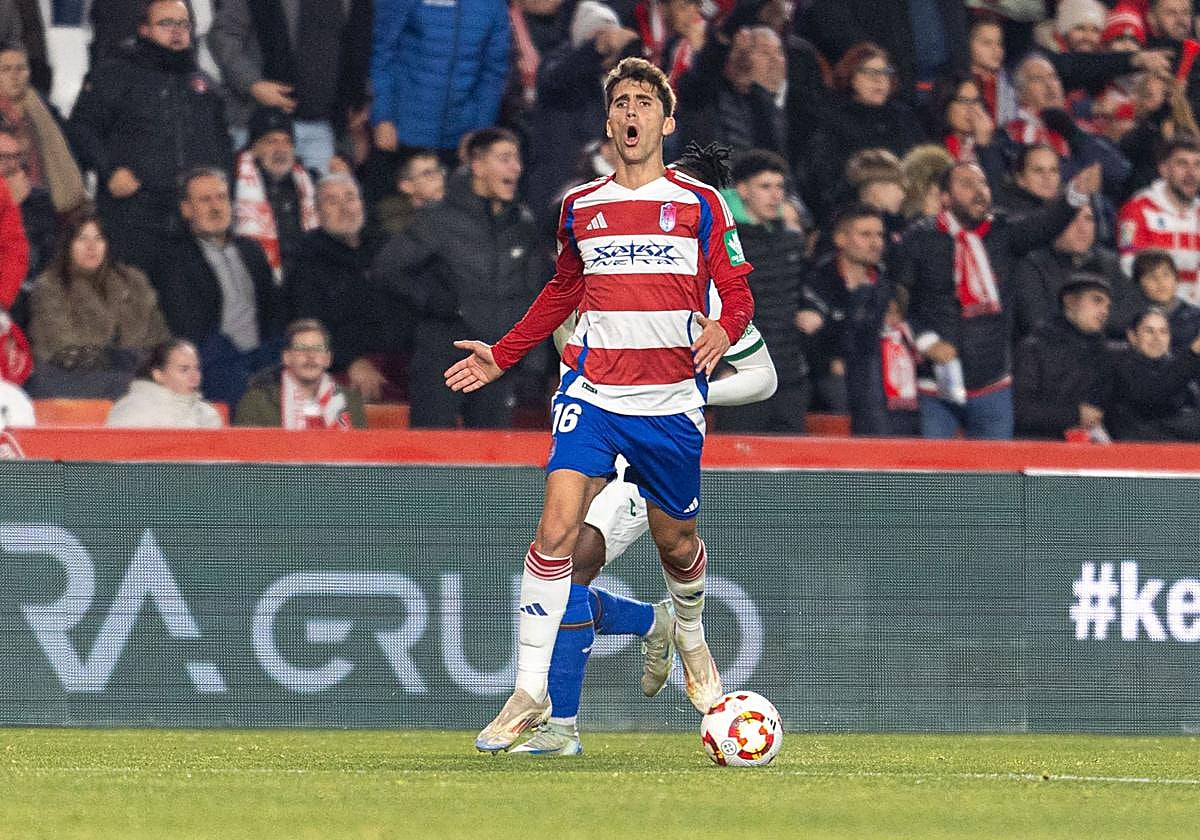 El rojiblanco Manu Lama da indicaciones ante el Getafe.