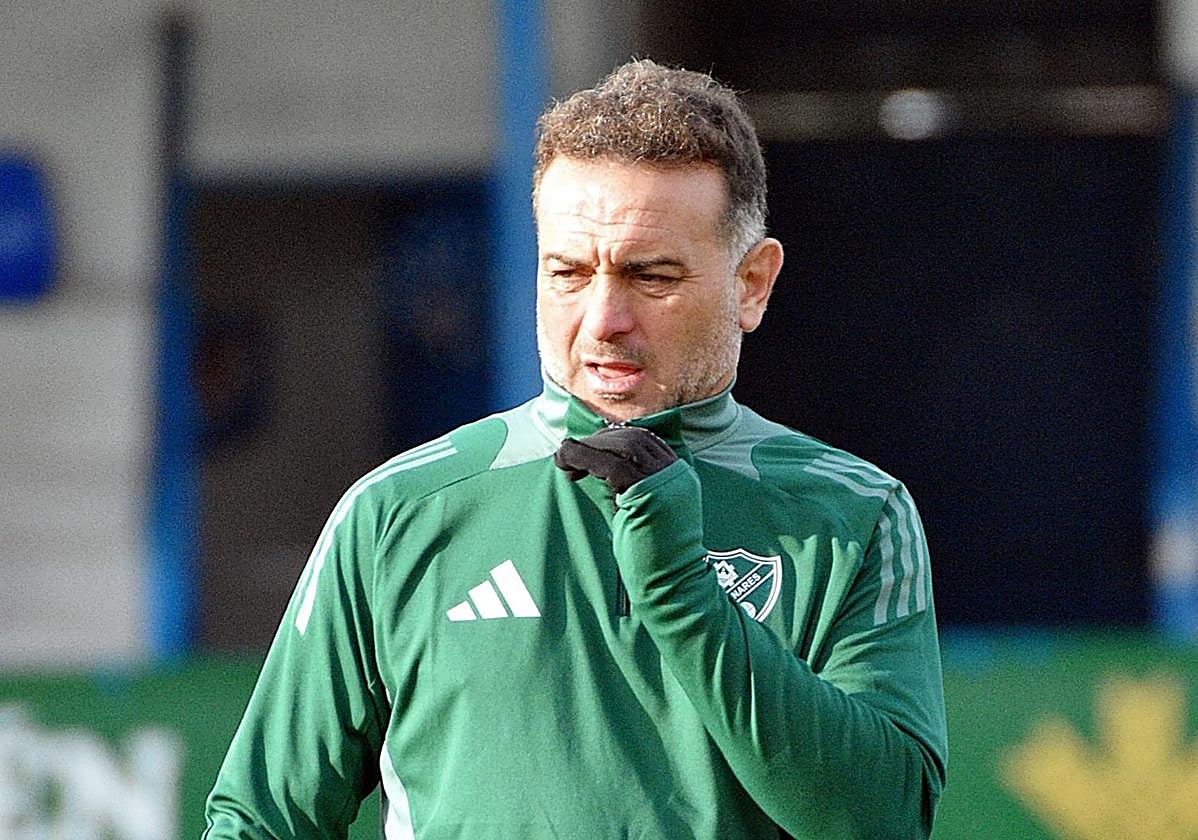 Pedro Díaz está en sus primeros días de técnico del Linares.