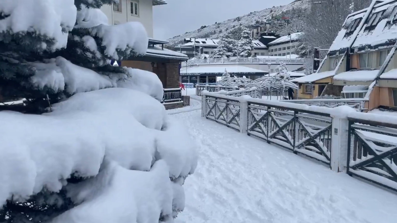 Así ha amanecido la Sierra con la nevada del Día de Reyes