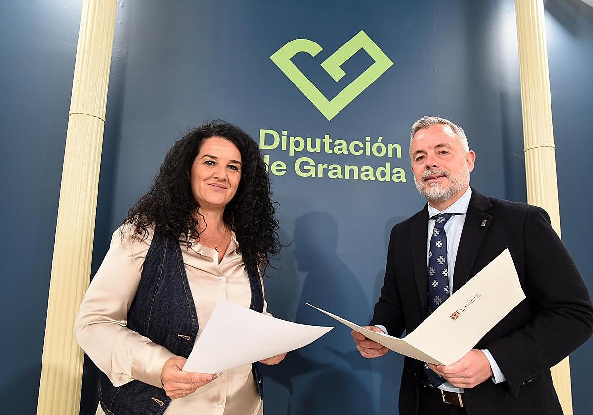 El portavoz de la Diputación de Granada, Nicolás Navarro, junto a la diputada de Bienestar Social, Igualdad y Familia, Elena Duque.