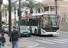 Imagen de archivo de un autobús urbano de Almería.