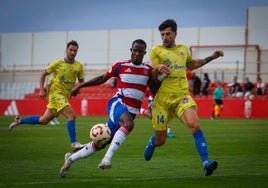 Serigne Faye, en un partido del Recreativo Granada.