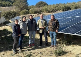 Visita de autoridades al huerto solar para la autoproducción de energía en la comunidad de regantes Puerto de Tíscar.