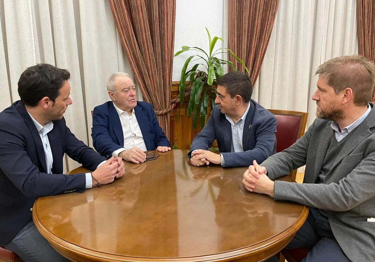 Reunión con el presidente de esMontañas.