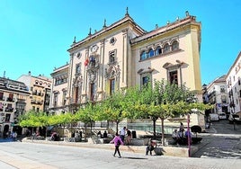 Imagen de archivo del Ayuntamiento de Jaén, en la plaza de Santa María.