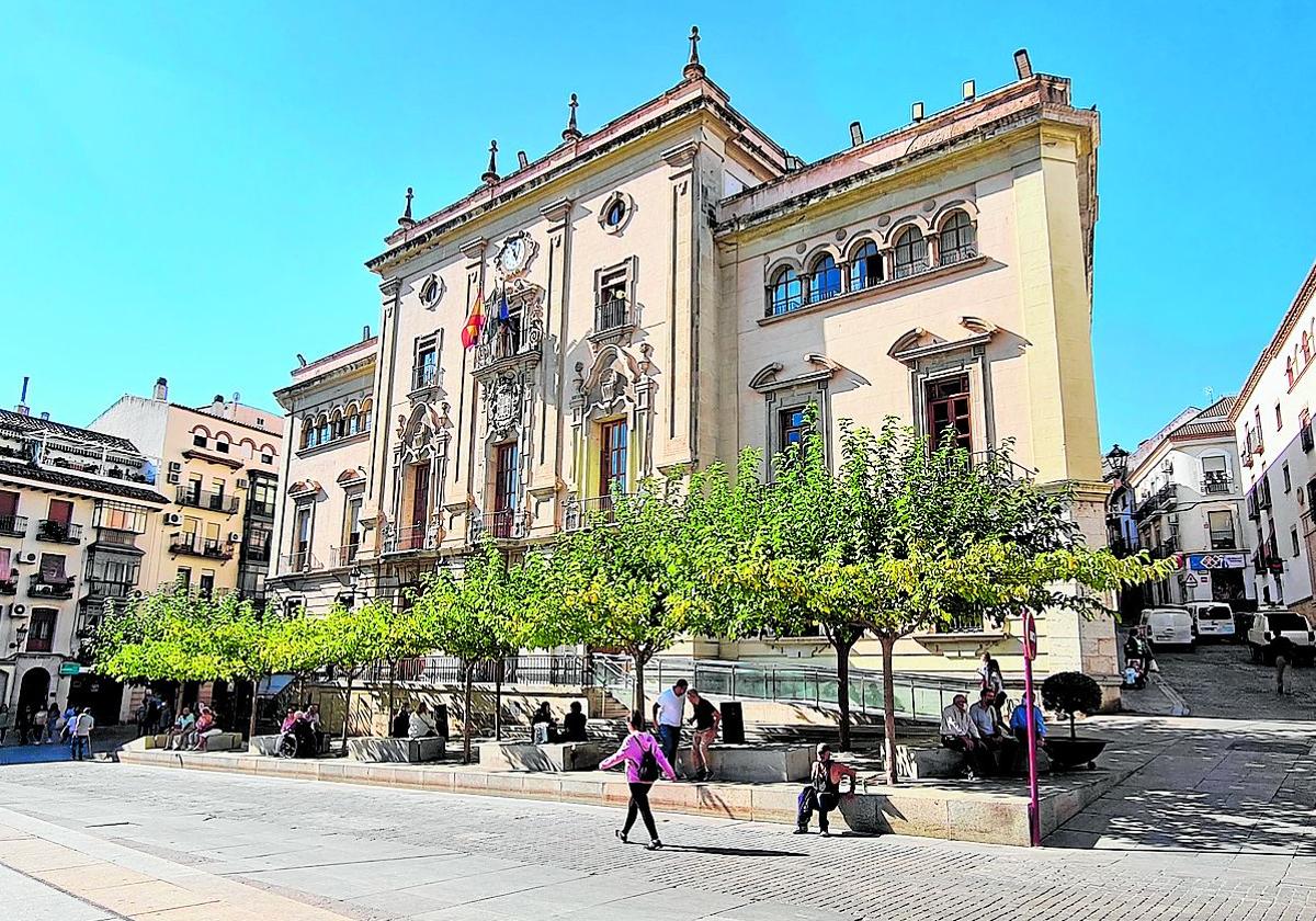 Imagen de archivo del Ayuntamiento de Jaén, en la plaza de Santa María.