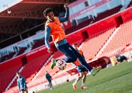 Lázaro Vinicius entrenando con el Almería UDA