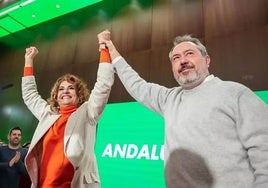 La vicepresidenta primera del Gobierno y ministra de Hacienda, María Jesús Montero y el secretario general del PSOE Andalucía, Juan Espadas.