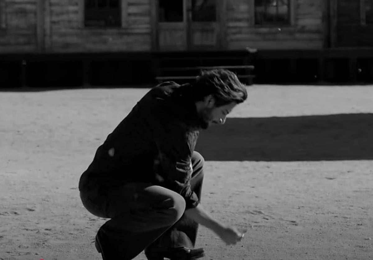 Manuel Carrasco presenta 'Pueblo Salvaje' desde el desierto de Tabernas