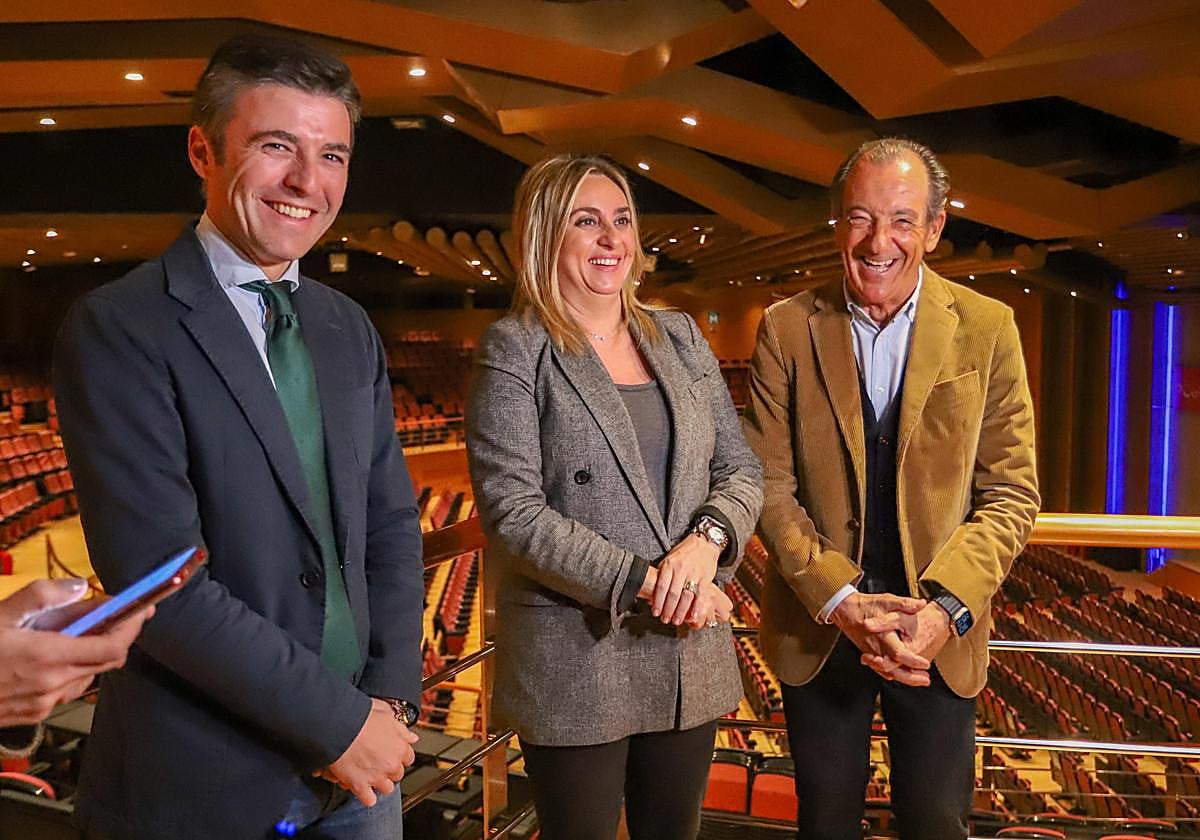Los trabajos han sido supervisados por la alcaldesa Marifrán Carazo y el director técnico del Palacio Francisco Barranco, acompañados por otros miembros del Ayuntamiento, como el edil Jorge Saavedra.