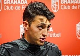 El entrenador del Granada femenino, Arturo Ruiz, comparece en sala de prensa.