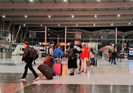 Andenes de la estación María Zambrano a primera hora.