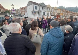 Reunión entre el equipo de Gobierno y los vecinos.