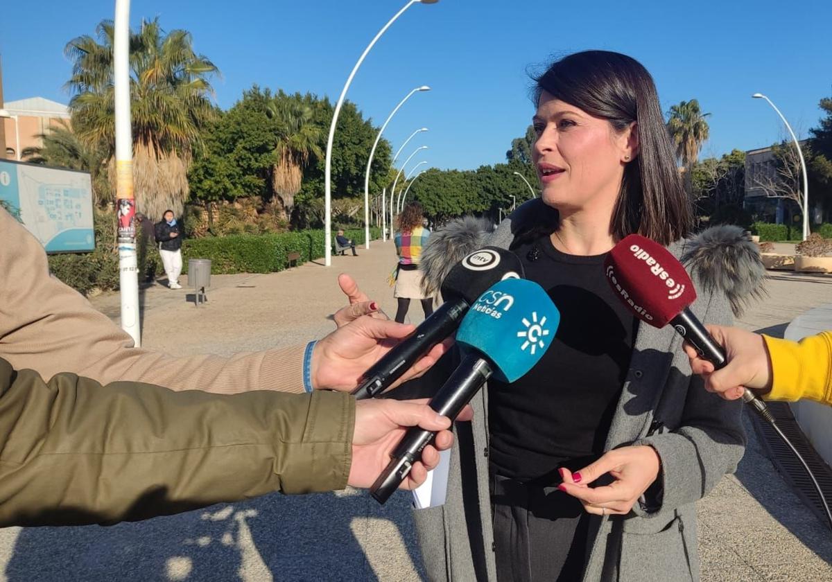 La parlamentaria del PP de Andalucía Ángeles Martínez, en el Campus de la UAL.