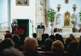 Un emotivo pregón de San Antón devuelve a Almería al esplendor histórico de su barrio milenario