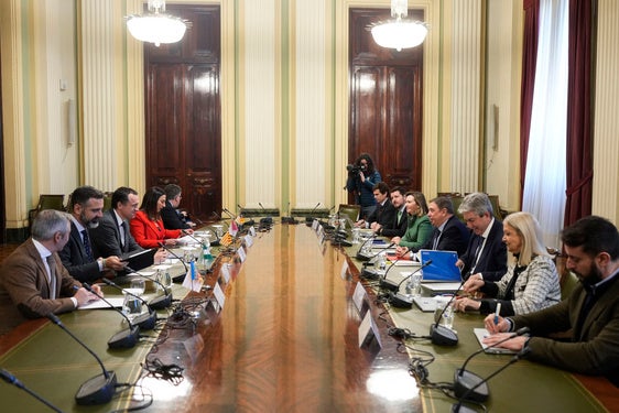 Un momento de la reunión en el Ministerio.